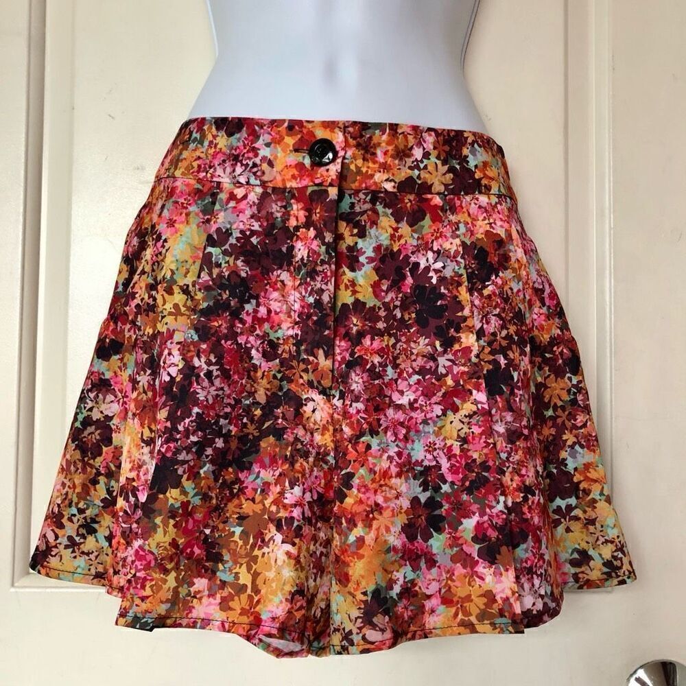 NWOT Bebe Floral High Waisted Easy Shorts